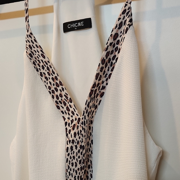 Womens Elegant White Asymmetrical Sleeveless Blouse With Leopard Print Size XL - Picture 2 of 6